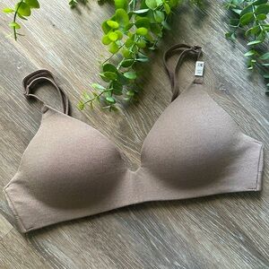 Victorias Secret Pink Wear Everywhere Lightly Lined Wireless Bra 32C